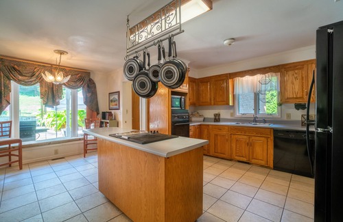 Cleveland House | Southwind - Beautiful Country Estate with Private Pond and Pool