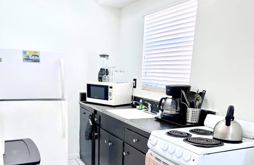 Hollywood South Central Beach Condo | Southwinds #6 for 3 Just Steps from the beach