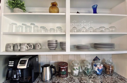 Three Rivers House | Spa, 5 minutes from Sequoia National Park. Spacious, convenient and private.