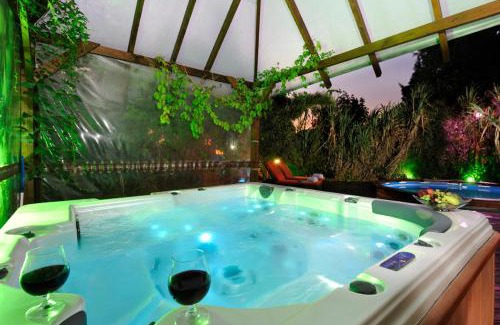 Eliad Ski Chalet | Spa Chalets In Olive Grove