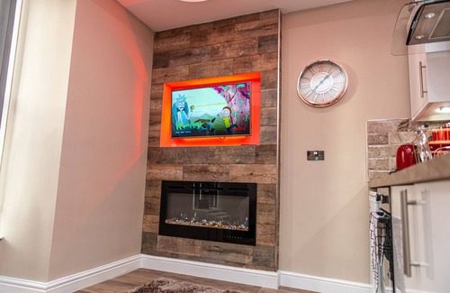 Bradford Apartment | SPA HOT TUB Designer Studio apartment at Meridian