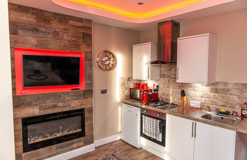 Bradford Apartment | SPA HOT TUB Designer Studio apartment at Meridian