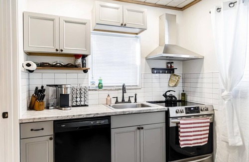 Redding Cottage | Spa-Inspired Luxury Cottage, Heart of Redding & Near Bethel Church