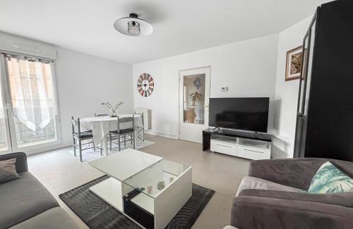 Beauvais Apartment | Spacieux & lumineux avec balcon