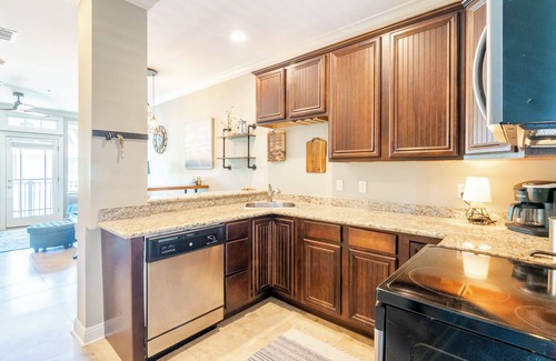 Biloxi Condo | Spacious 1 bed/1.5 bath for TDY Rentals!