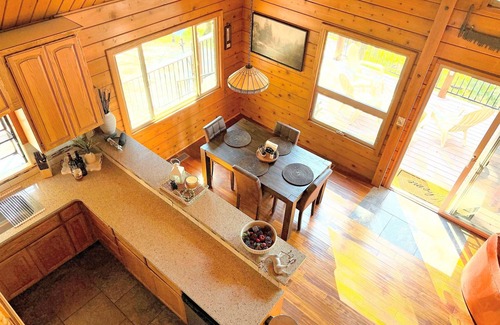 Cold Springs Cabin | Spacious 10-Guest Cabin with views – Close to Pinecrest Lake & Ski Resort