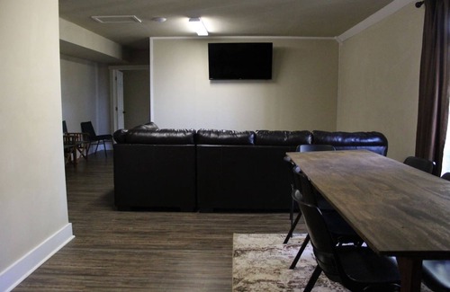 Tennga House | Spacious-18 Person Retreat