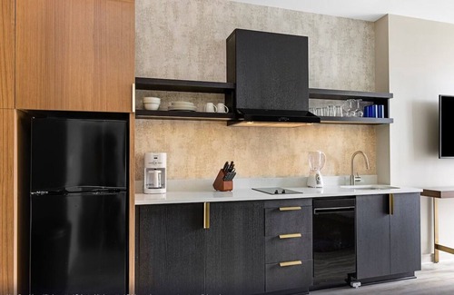 Castleberry Hill Resort | Spacious 1BDRM in Atlanta! Across street fro Centennial Park