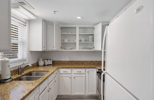 Windy Hill Condo | Spacious 2 BR Retreat- Island Palms C1