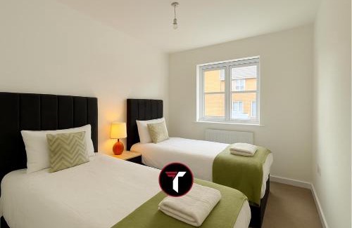 Rushmoor District Apartment | Spacious 2 Bed 2 Bath Flat with Free parking