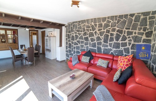 Montana Roja Villa | Spacious 2 bed property with Pool, Hot tub and Air conditioning