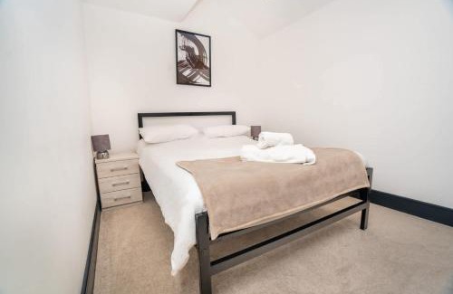 Newark Apartment | Spacious 2 Bedroom Apartment in Central Newark