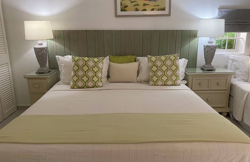 Porters Resort | Spacious 2 bedroom 2 bathroom sleeps 5, pool, tennis, beach, WiFi GB107