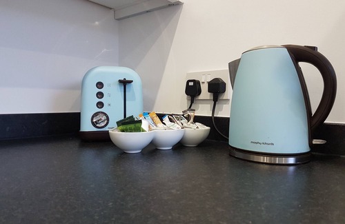 Chelmsford Apartment | Spacious 2 Bedroom close to station and shopping