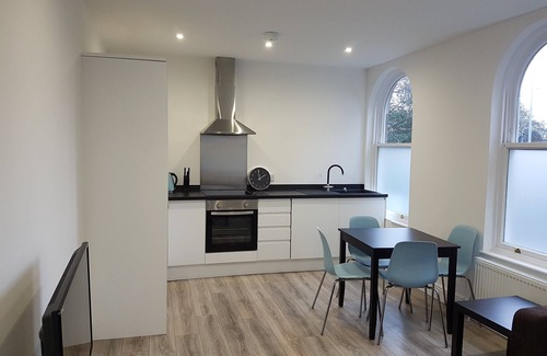 Chelmsford Apartment | Spacious 2 Bedroom close to station and shopping