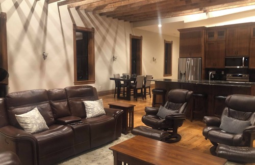 Houston Apartment | Spacious 2-bedroom loft above the International Owl Center in Houston, MN