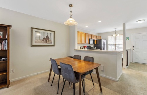 Northeast Raleigh House | Spacious 2 bedrooms townhouse by the Greenway/Pool access