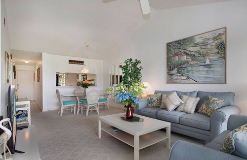 Lely Golf Estates Condo | Spacious 2 beds/2baths condo- near Lely Country Club w/relaxing lanai!