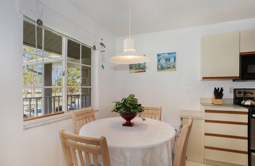 Lely Golf Estates Condo | Spacious 2 beds/2baths condo- near Lely Country Club w/relaxing lanai!