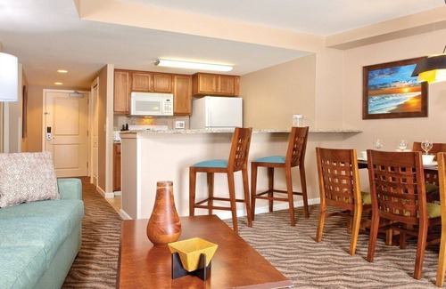 Honolulu Resort | Spacious 2-BR/2-bath suite with full kitchen & living room, minutes from beach