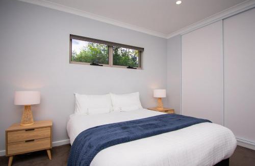 Little Grove House | Spacious 2 Family Accommodation in the Grove