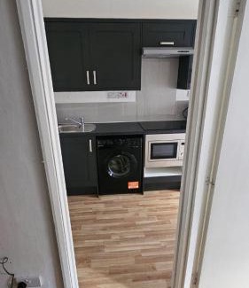 Kensal Green Apartment | Spacious 2B Apt Zone 2 sleeps 4 F5