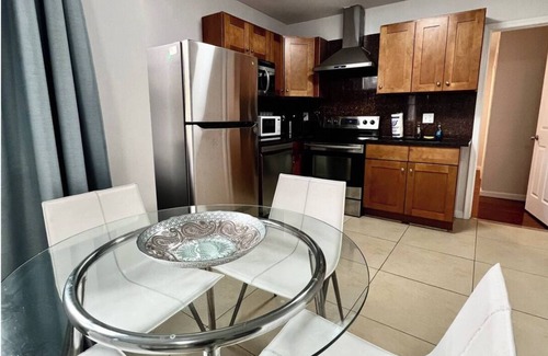 Chinatown Apartment | Spacious 2Bd Apt Perfect for Downtown travel in style!