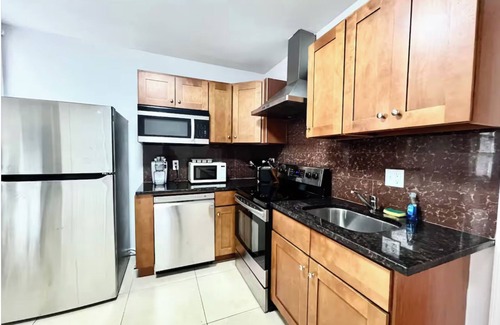 Chinatown Apartment | Spacious 2Bd Apt Perfect for Downtown travel in style!