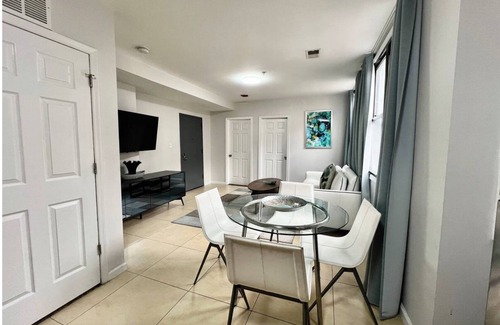 Chinatown Apartment | Spacious 2Bd Apt Perfect for Downtown travel in style!