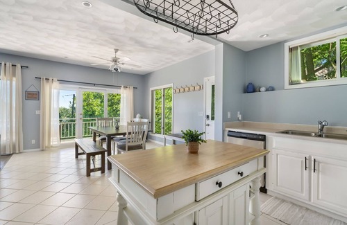 East Peoria Apartment | Spacious 2BR/2BA East Peoria Apt