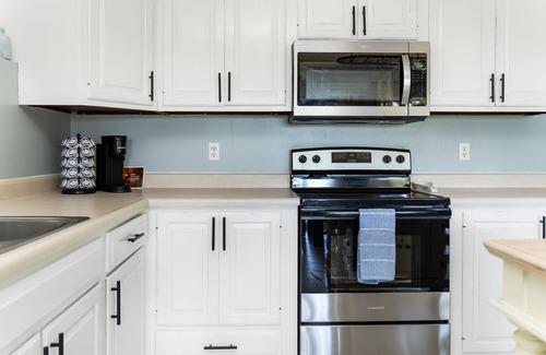 East Peoria Apartment | Spacious 2BR/2BA East Peoria Apt