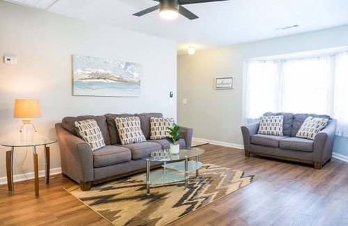 Calhoun House | Spacious 2BR Ideal for Long-Term Business Stays