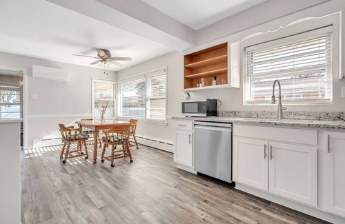 Niles House | Spacious 2BR | Quiet Long-Term Stays | Niles, IL