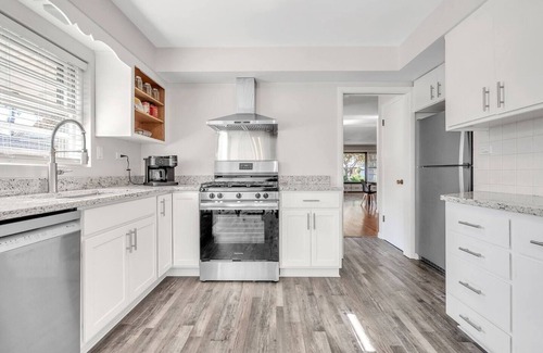 Niles House | Spacious 2BR | Quiet Long-Term Stays | Niles, IL