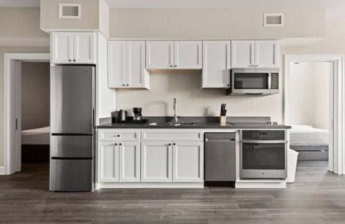 New Orleans Hotel | Spacious 2BR Suite Near Bourbon Street Excitement