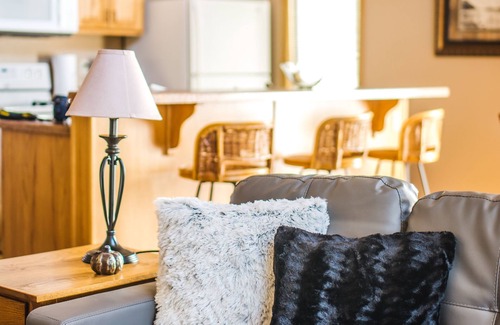 Red Lodge Condo | Spacious 3 Bed, 3 Bath Condo on Golf Course with Hot Tub, Sauna & Indoor Pool!