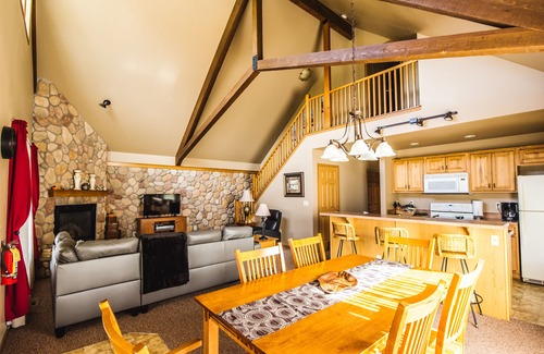 Red Lodge Condo | Spacious 3 Bed, 3 Bath Condo on Golf Course with Hot Tub, Sauna & Indoor Pool!