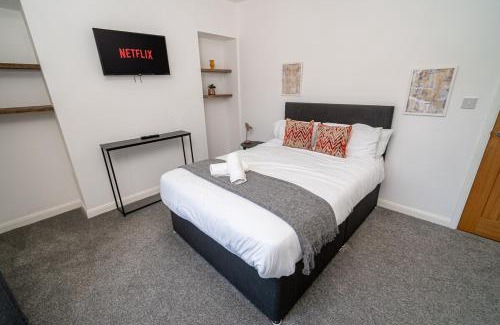 Castle Apartment | Spacious 3 Bed Home in the heart of Swansea