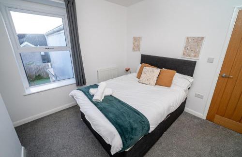 Castle Apartment | Spacious 3 Bed Home in the heart of Swansea