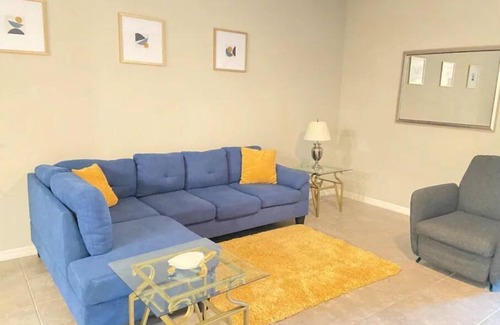 Riverview House | Spacious 3 bed & Loft Townhouse