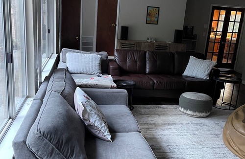 Apple Hill House | Spacious 3 bedroom House Among the Trees