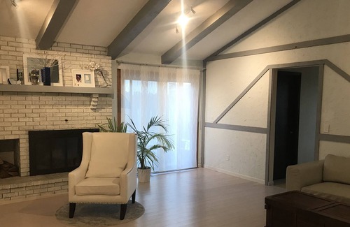 Shiloh House | Spacious 3 BR 2.5 Ba - 2500 sqft House close to STL w fenced Backyard