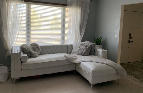 Shiloh House | Spacious 3 BR 2.5 Ba - 2500 sqft House close to STL w fenced Backyard