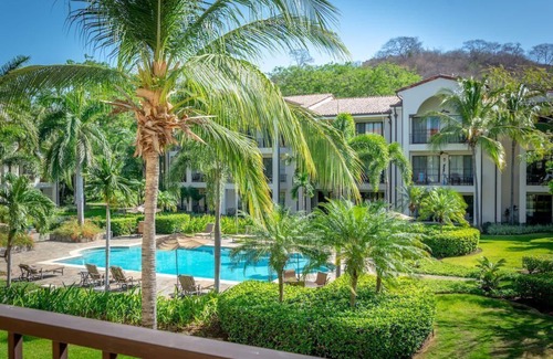 Coco Apartment | Spacious 3 BR condo walking distance to amenities.
