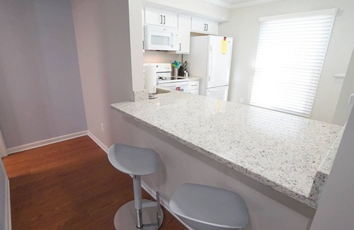 North Raleigh House | Spacious-3 Level Townhome/NorthHills/Pets