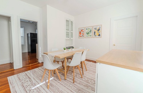 Somerville Apartment | Spacious 3BDR near Harvard/5-Min Walk to Train - Davis Sq/Free Parking!