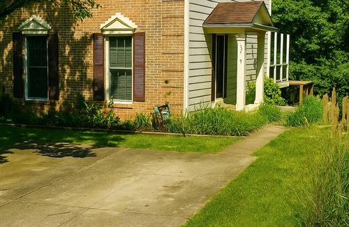 White Oak House | Spacious 3BR/2.5BA Home in White Oak, Silver Spring – Prime Location!