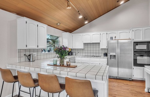 Tahoe Keys House | Spacious 3BR/3BA Ski Retreat Sleeps 10, Hot Tub, Garage, Tesla Charger, Pets ok