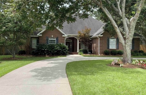 Robertsdale House | Spacious 3BR/3BA Home Near Gulf Shores/Orange Beach Gorgeous Outdoor Space