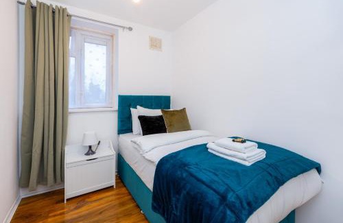 Penge Apartment | Spacious 3BR, 5min Penge St, Crystal Palace Park